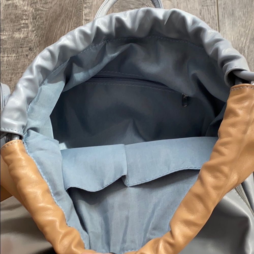 Back pack - Picture 2 of 4